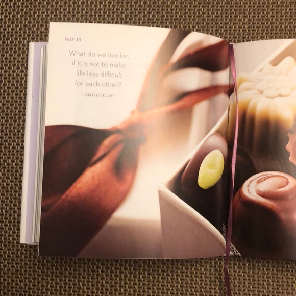 Daily Peace-365 Days of Renewal Book - Picture 4 of 4